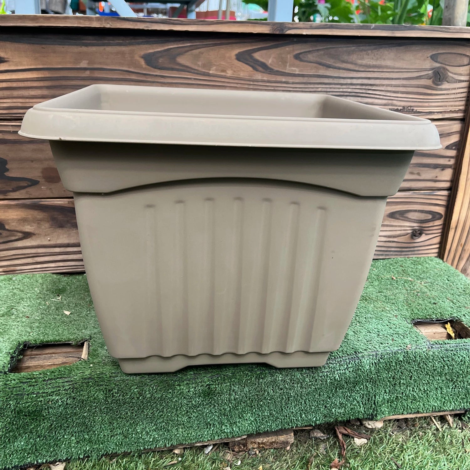 כד פלסטיק מרובע קוטר 38x30 חום