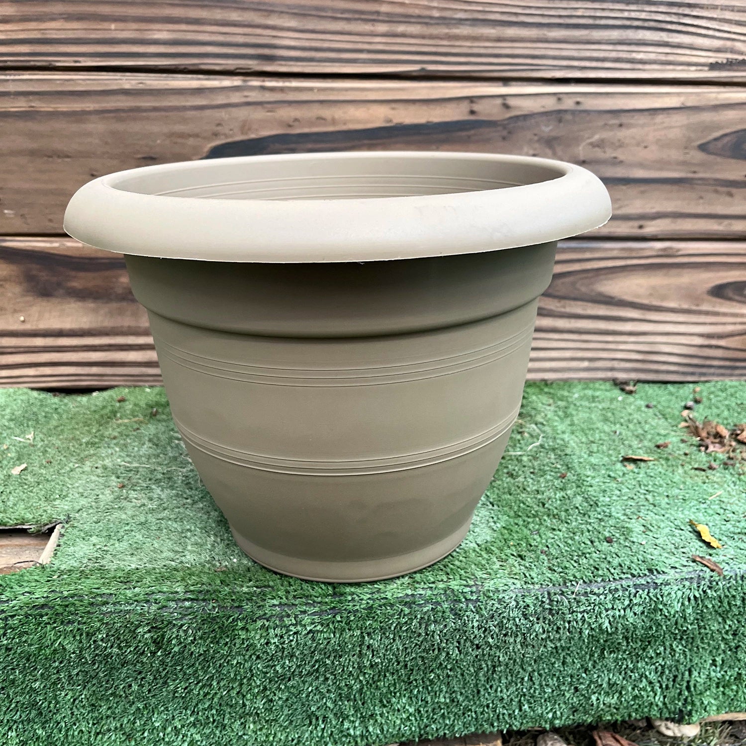 כד פלסטיק קוטר 28 גובה 21 אפור