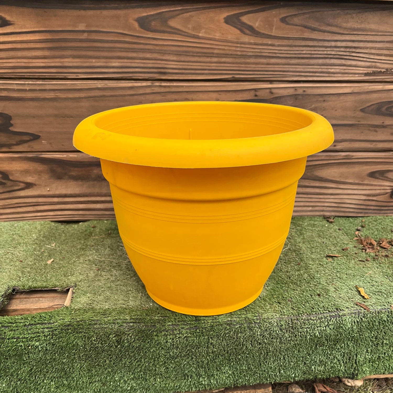 כד פלסטיק קוטר 30 גובה 24 צהוב