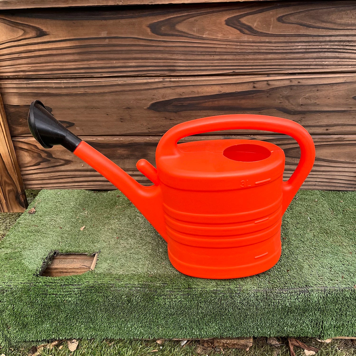 משפך 3 ליטר אדום