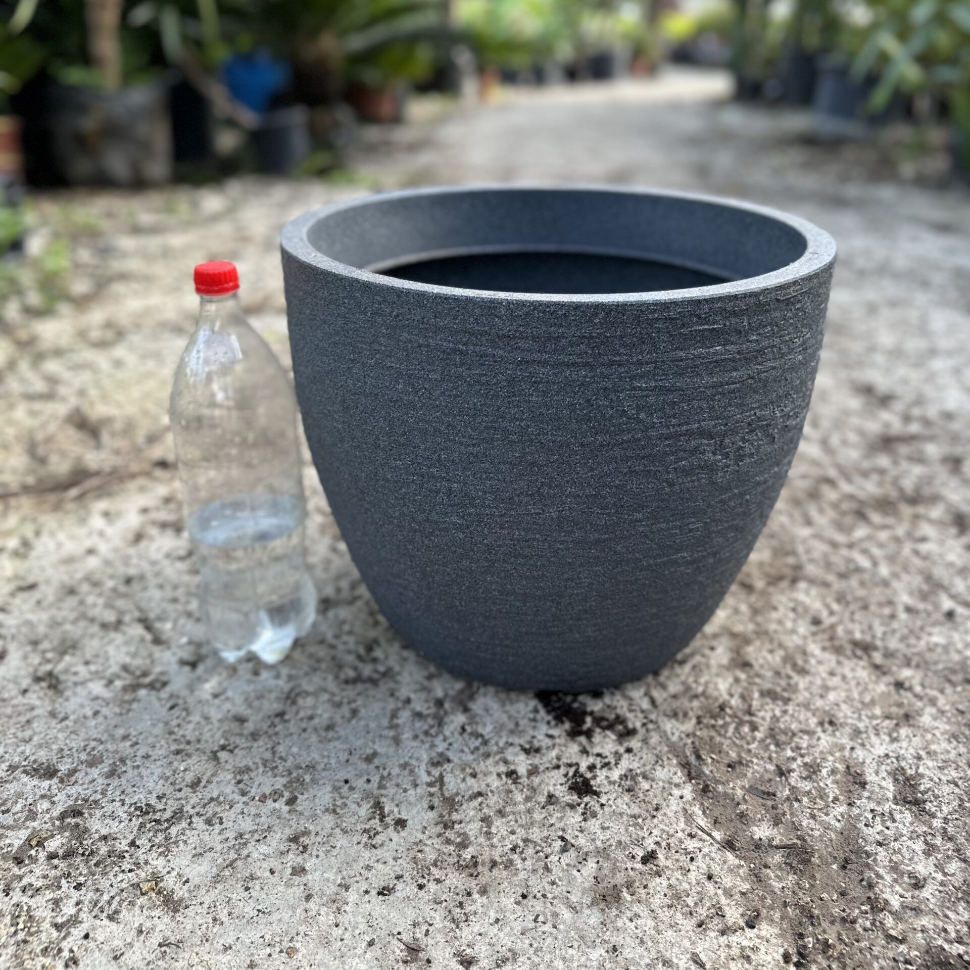 כד פלסטיק אפור קל משקל יפייפה דמוי אבן בינוני 42 ס״מ